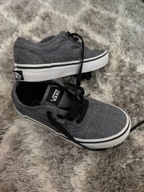 Vans Kids Low-Top Canvas Sneakers in Charcoal